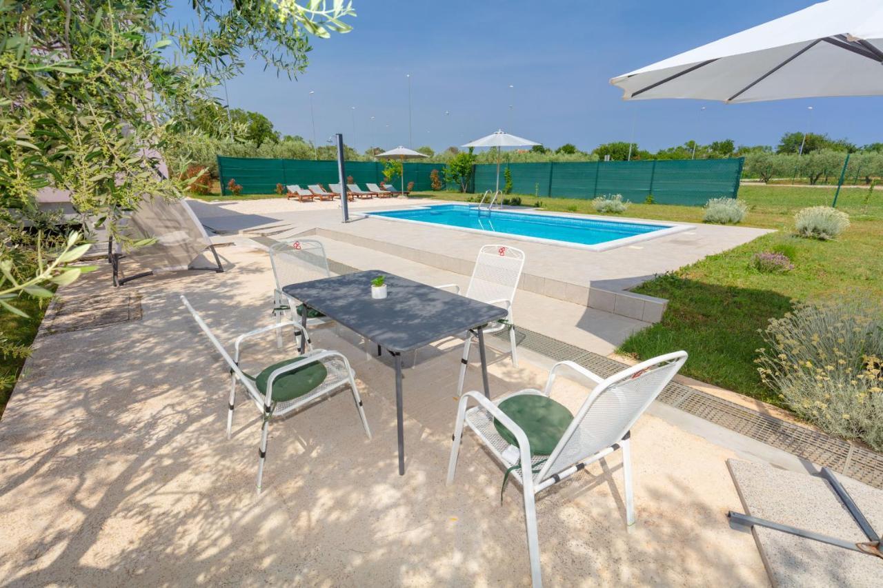 Villa Viola With Pool, Whirlpool, Playground & Bbq In A Olive Grove With Sea View, Near The Beach, Pomer - Istria 外观 照片
